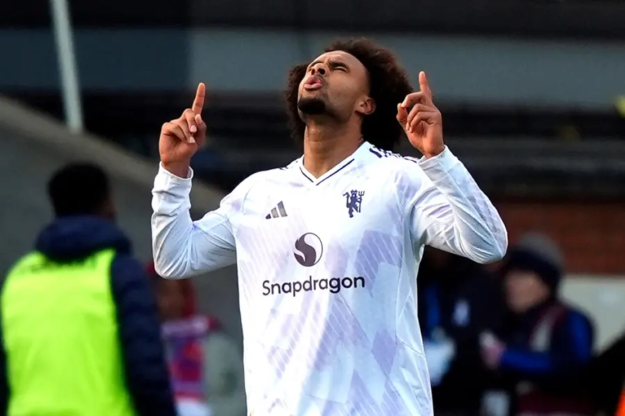 Zirkzee scores first Premier League goal since December 2024 as Man Utd come from behind to outclass Palace