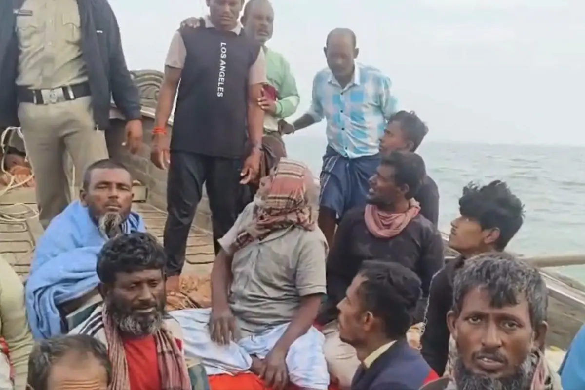 Bangladeshi fishermen taken into custody | Photo: Screen grab X/PTI