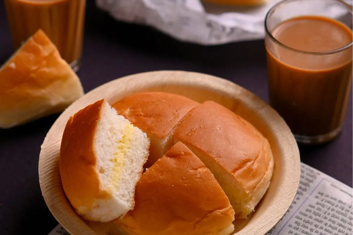 Bun Maska and Irani Chai | Photo: Facebook, Ye hai Bombay Meri Jaan