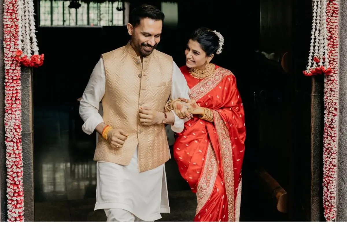 Samantha Ruth Prabhu with Raj Nidimoru just after their wedding | Photo: Instagram/Samanthaprabhuoffl
