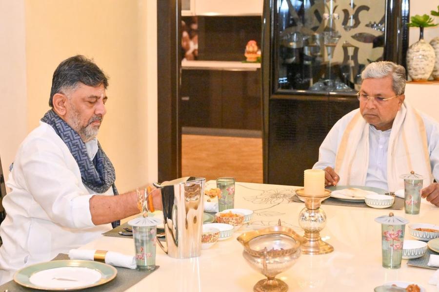 https://img.mathrubhumi.com/view/acePublic/alias/contentid/1nke19ma2fc0ccv3aq5/1/siddharamaih-shivakumar-jpg.jpg?w=900