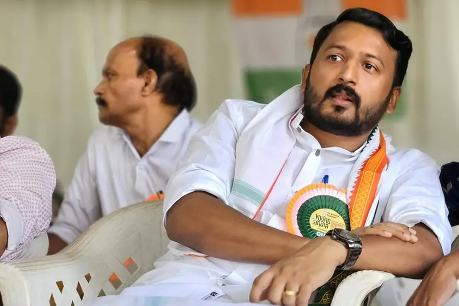 രാഹുലിന് ഇന്ന് 'വിധിദിനം'; ജാമ്യാപേക്ഷയില് തീരുമാനം കാത്ത് കോണ്ഗ്രസ്, പുറത്താക്കാന് ധാരണ