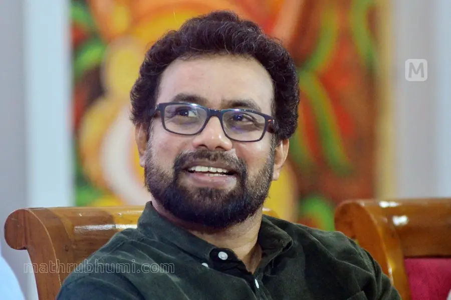 ‘മലയാളി തിരിച്ചറിയണം, ഇതല്ലേ യഥാർഥ മുന്ന? എത്ര പാലങ്ങൾ ഇങ്ങനെ നിർമിച്ചു'; പിഎം ശ്രീയിൽ ബ്രിട്ടാസിനെതിരേ രൂക്ഷവിമർശം