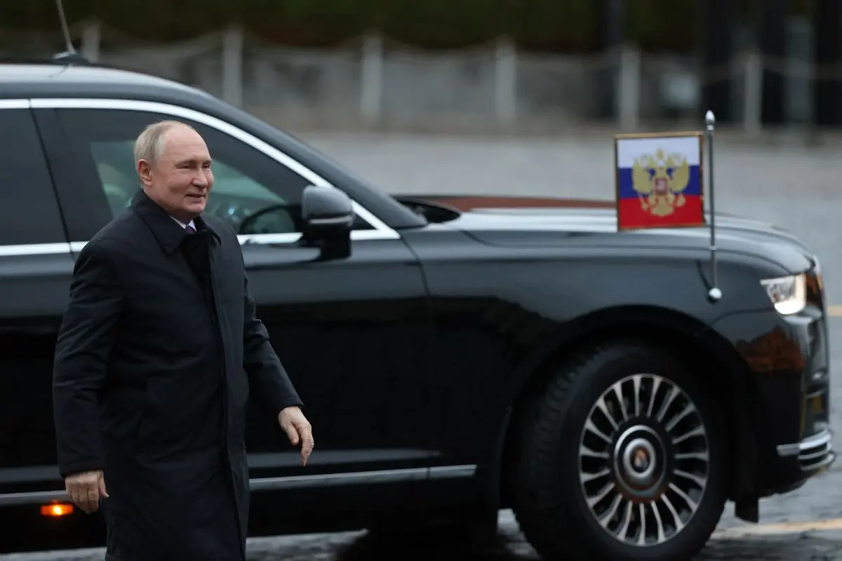 Russian President Vladimir Putin, his Aurus Senat limousine| Photo:Getty