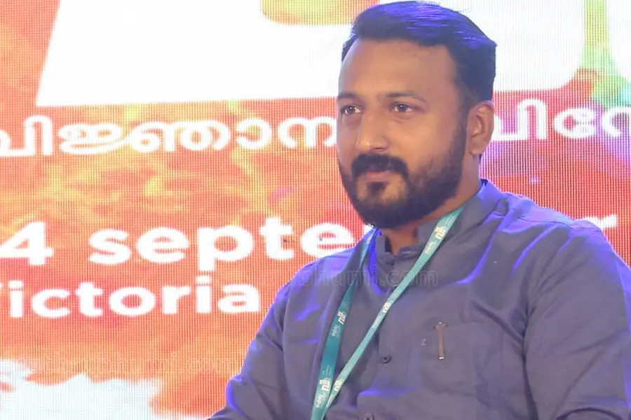 ഹോസ്ദുര്ഗ് കോടതി ജഡ്ജി മടങ്ങി, പോലീസ് സന്നാഹവും മടങ്ങി; രാഹുല് ഇപ്പോഴും ഒളിവില്
