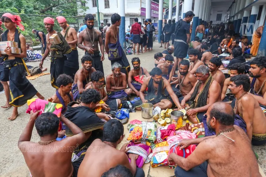 ശബരിമലയിൽ പുലാവിനുപകരം സദ്യ നൽകുന്നതിനെ എതിർത്ത് സിപിഎം സംഘടന