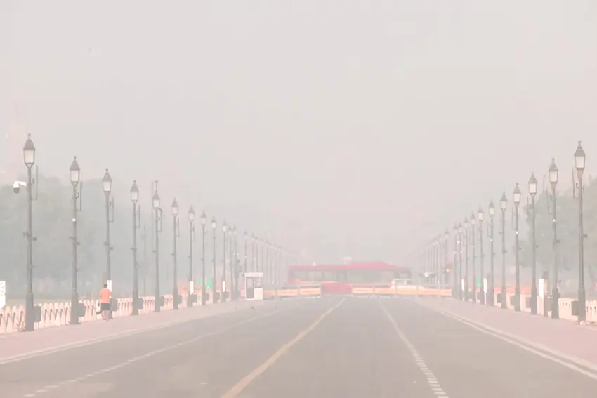Toxic smog keeps Delhi air in ‘very poor’ category; AQI touches 323 at 8 am | WATCH