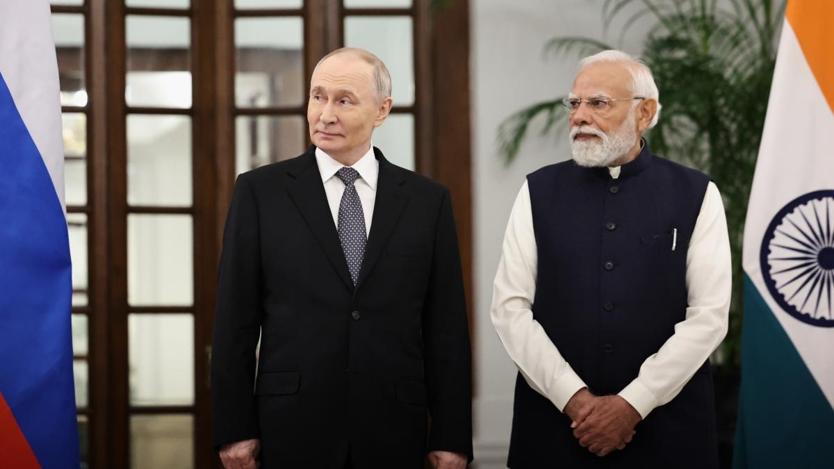 PM Modi announces free 30-day e-visas for Russians at joint address with Putin