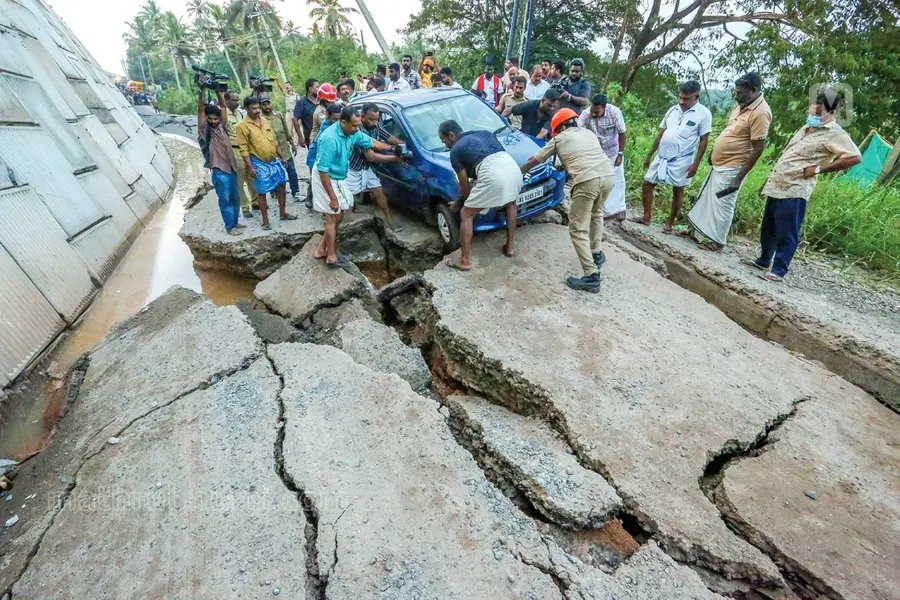 മൈലക്കാട് മണ്ണിടിച്ചില്; കൂരിയാടിനു സമാനമായ അപകടം, പാത നിര്മിച്ചത് വയലിനു കുറുകേ, നിര്മാണം മാനദണ്ഡങ്ങള് പാലിക്കാതെ