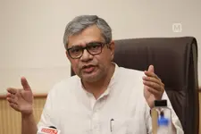 കേരളത്തിലെ റെയില്‍വേ മേല്‍പ്പാലങ്ങൾ വൈകാൻകാരണം കേരളത്തിൻ്റെ നിലപാടെന്ന് റെയില്‍വേ മന്ത്രി; പ്രതിഷേധിച്ച് ഇടതുപക്ഷം