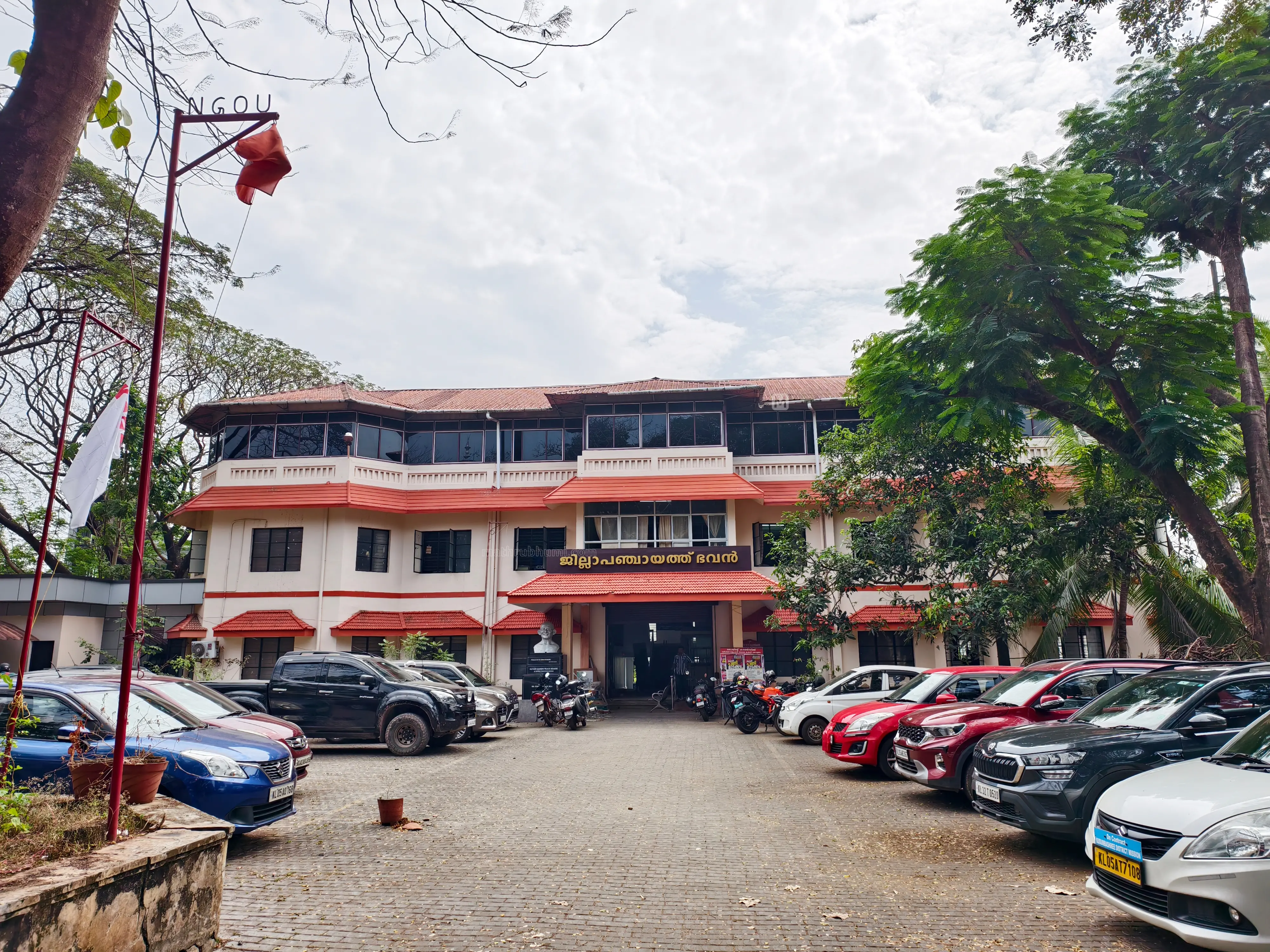 കോട്ടയം ജില്ലാപഞ്ചായത്ത് ഓഫീസ് | ഫോട്ടോ: മാതൃഭൂമി