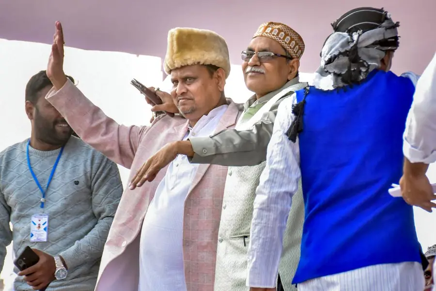 ബംഗാളിൽ ബാബറി മസ്ജിദിന് തറക്കല്ലിട്ട് തൃണമൂല് എംഎല്എ; പങ്കെടുത്തത് ആയിരങ്ങള്