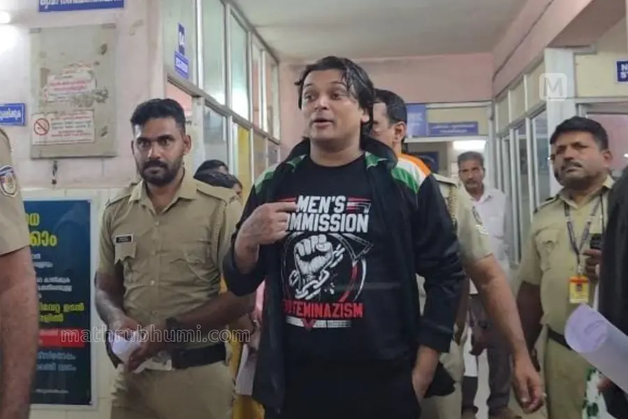 ‘ആഹാരം കഴിക്കാം’, പോലീസിനെ അറിയിച്ച് രാഹുല് ഈശ്വര്; നിരാഹാരം അവസാനിപ്പിച്ചു