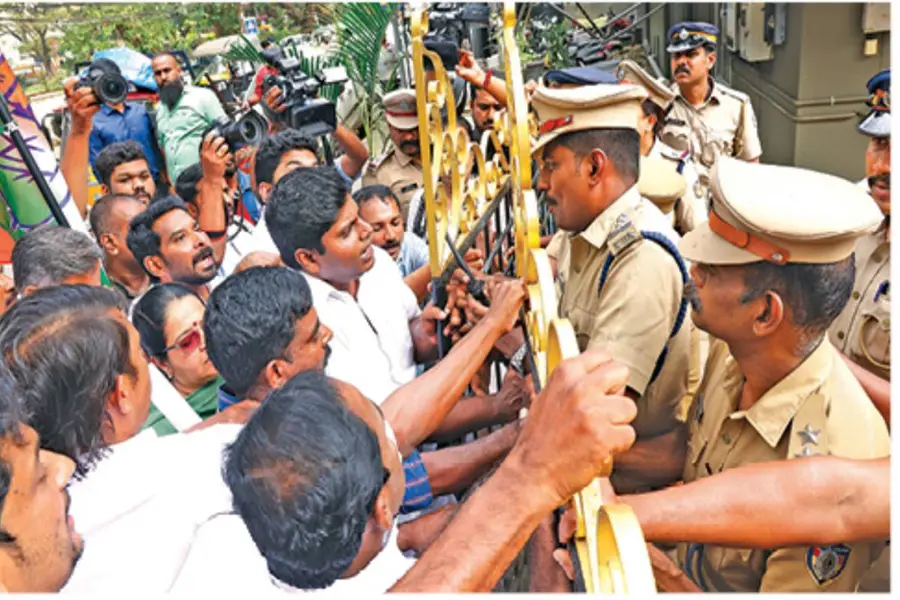 ഒൻപതുവയസ്സുകാരിക്കുനേരേ ലൈംഗികാതിക്രമം: പ്രതിയെ പിടികൂടിയ പിതാവിനെ കേസിൽ കുടുക്കിയെന്ന് പരാതി