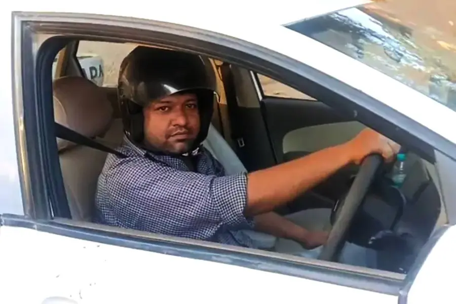 കാര്‍ ഓടിക്കുന്നയാള്‍ക്ക് ഹെല്‍മറ്റ് ധരിക്കാത്തതിന് പിഴ; ഇനി കാറിലും ഹെല്‍മറ്റ് എന്ന് അധ്യാപകന്‍