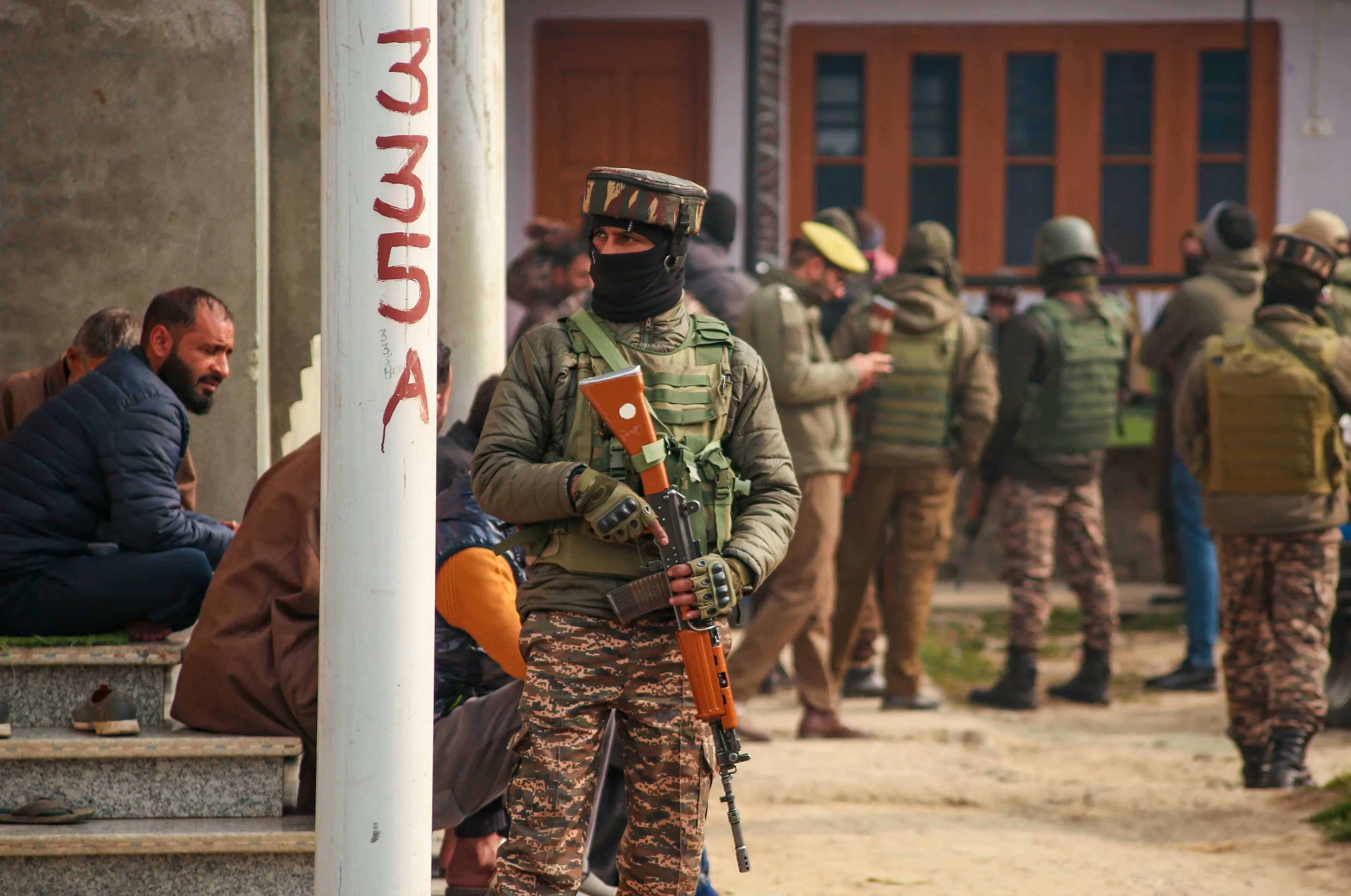 Security officials keep vigil during a raid in Pulwama as NIA carried out raids at eight locations in Kashmir in connection with the Delhi's Red Fort blast | File photo: PTI