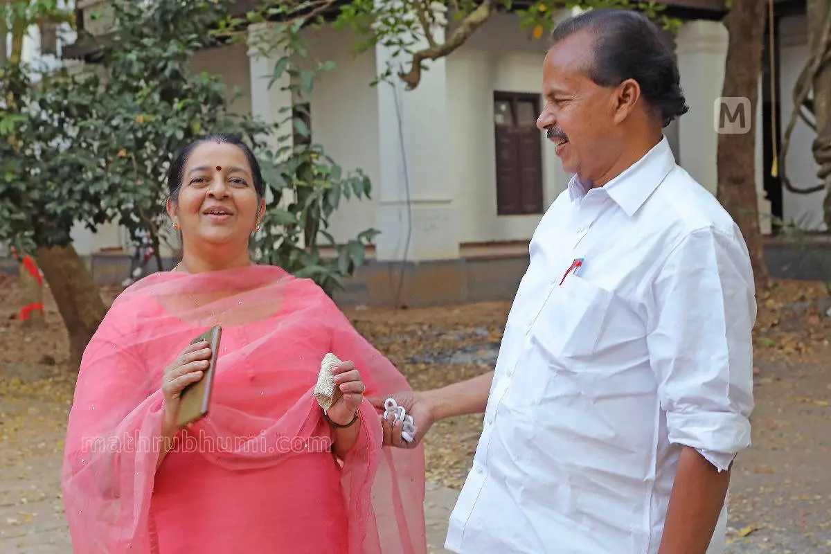 പി.ടി. തോമസും ഉമ തോമസും (ഫയൽ ചിത്രം) - ഫോട്ടോ - മാതൃഭൂമി