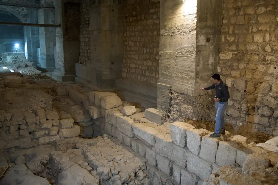2,100-year-old Jerusalem wall unearthed; may confirm ancient ceasefire deal