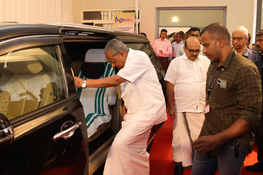 ‘മുഖ്യമന്ത്രി പുറപ്പെട്ടു, ധർമടം പോലീസ് അറിഞ്ഞില്ല’; പൈലറ്റ് വാഹനം ഏർപ്പെടുത്തുന്നതിൽ വീഴ്ച, അന്വേഷണം