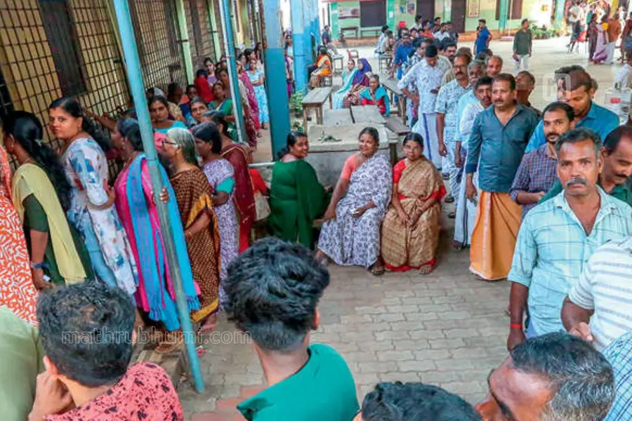 പതിയെ തുടങ്ങി, സ്ഥിരതയോടെ മുന്നേറി; കൊല്ലത്ത് പോളിങ് 70.36 ശതമാനം