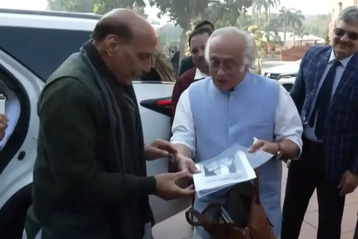 Jairam Ramesh (Right) hands Rajnath Singh pages from Maniben Patel's diary outside Parliament, intensifying the Nehru-Babri political clash. Photo: PTI