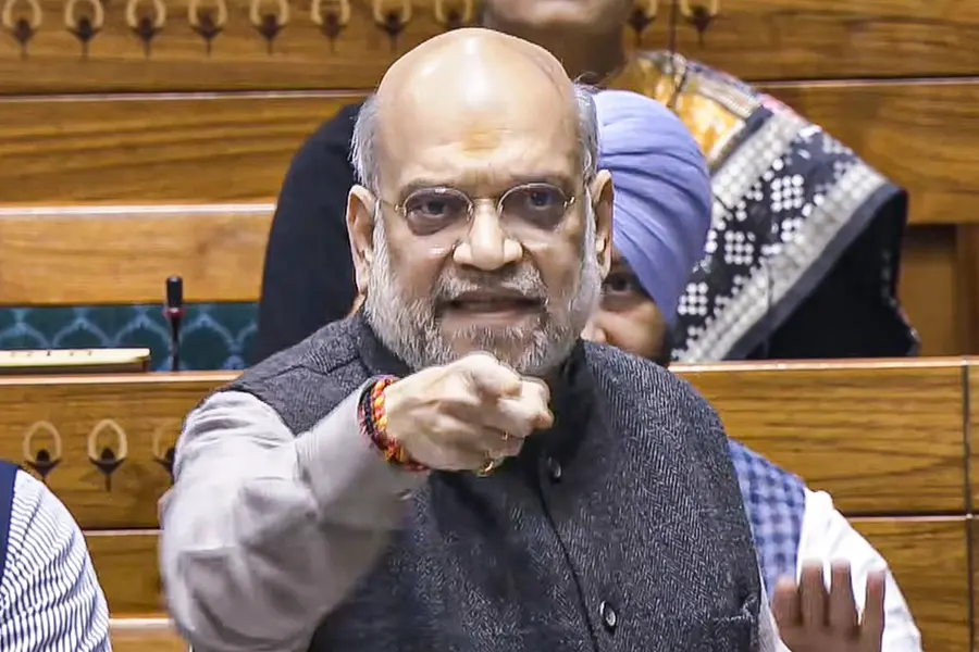 102 ഡിഗ്രി പനി, രാഹുലിനെതിരെ അമിത് ഷായുടെ മറുപടി ആരോഗ്യനില വകവെയ്ക്കാതെ, പ്രശംസിച്ച് മോദി