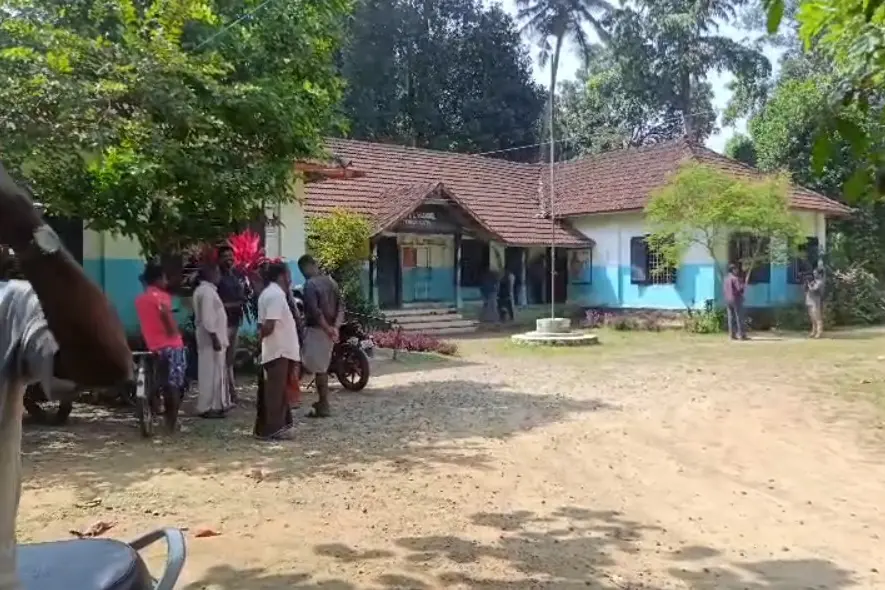 കോട്ടയത്ത് അധ്യാപികയെ ഭർത്താവ് സ്കൂളിൽ കയറി അക്രമിച്ചു; കഴുത്തിൽ കത്തികൊണ്ട് മുറിവേൽപ്പിച്ചു