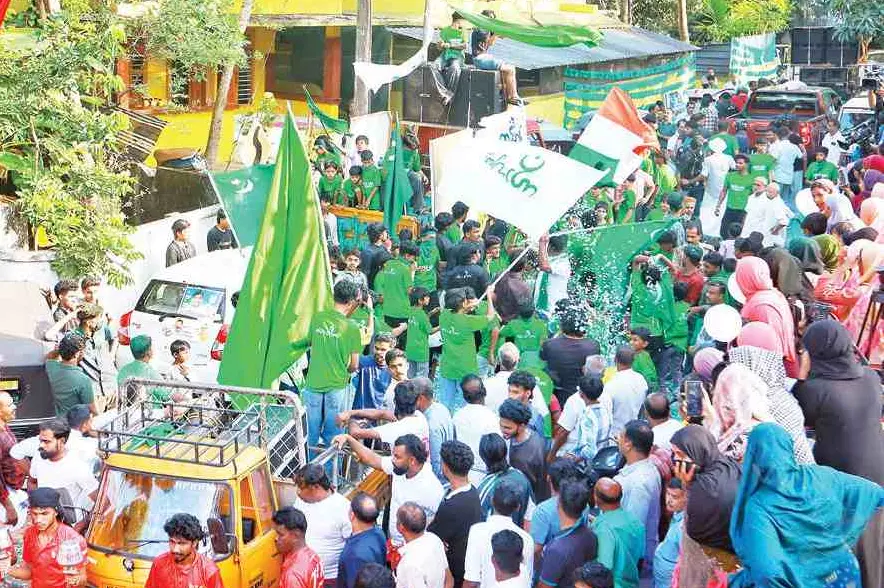 ചരിത്രം ആവർത്തിച്ച് UDF; കാസർകോട് നഗരസഭ കൈയിൽ ഭദ്രം, പാർട്ടി അറിയാതെ കോൺഗ്രസ് സ്ഥാനാർഥി പത്രിക പിൻവലിച്ചിടത്ത് ബിജെപി