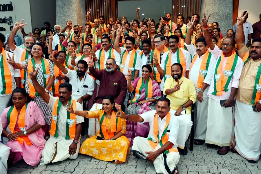 ഒറ്റ സീറ്റ് അകലെ കേവലഭൂരിപക്ഷം; തലസ്ഥാനം 'പിടിച്ച്' BJP; LDF ന് വന് തകര്ച്ച, സീറ്റ് ഇരട്ടിയാക്കി UDF