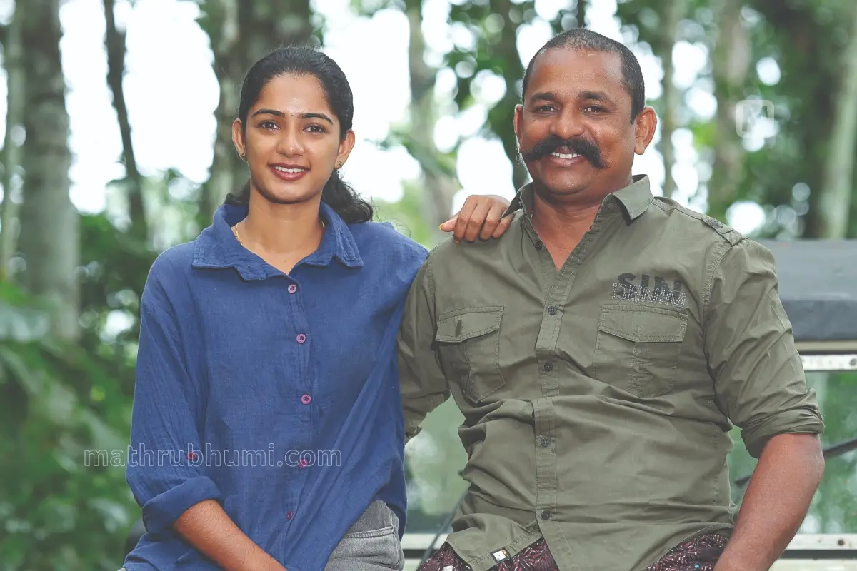 റിയ അച്ഛൻ ബിനോയ്ക്കൊപ്പം | എൻ എം പ്രദീപ്