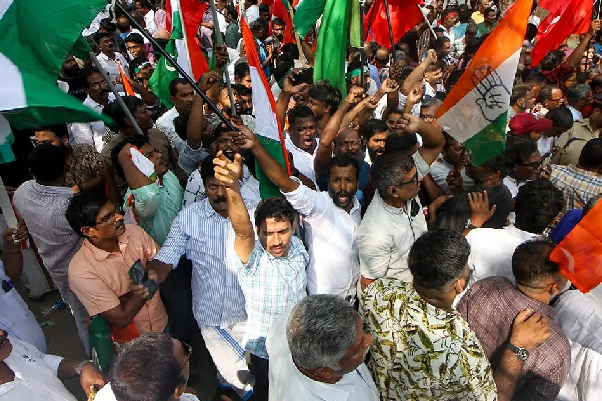 കൊച്ചി കോർപ്പറേഷൻ തിരഞ്ഞെടുപ്പിൽ യുഡിഎഫ് വിജയിച്ചതിന് ശേഷമുള്ള പ്രവർത്തകരുടെ ആഹ്ലാദ പ്രകടനം| ഫോട്ടോ: മാതൃഭൂമി