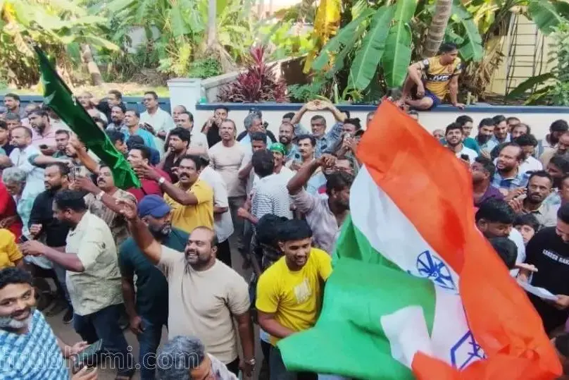 വലത്തോട്ട് ചാഞ്ഞ് കോഴിക്കോട്; വമ്പന്‍ മുന്നേറ്റം നടത്തി യുഡിഎഫും ബിജെപിയും