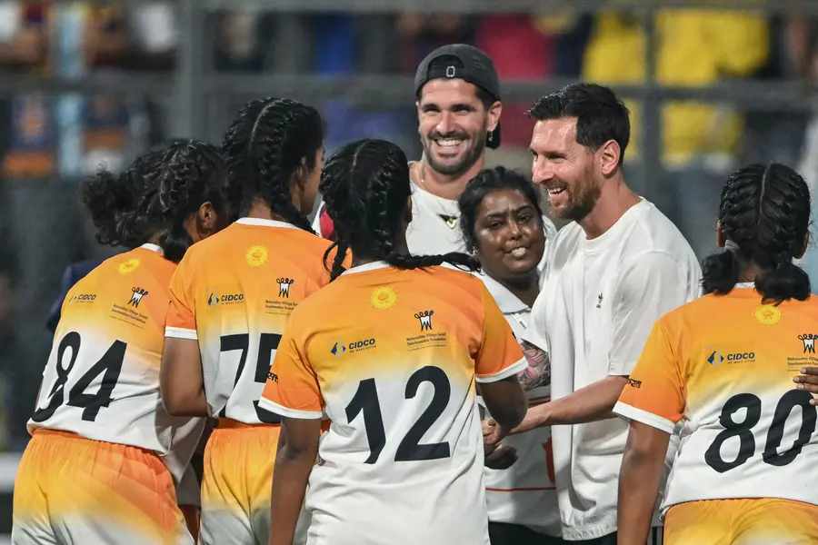 Messi enjoys playful football session with young talents at Wankhede Stadium | WATCH
