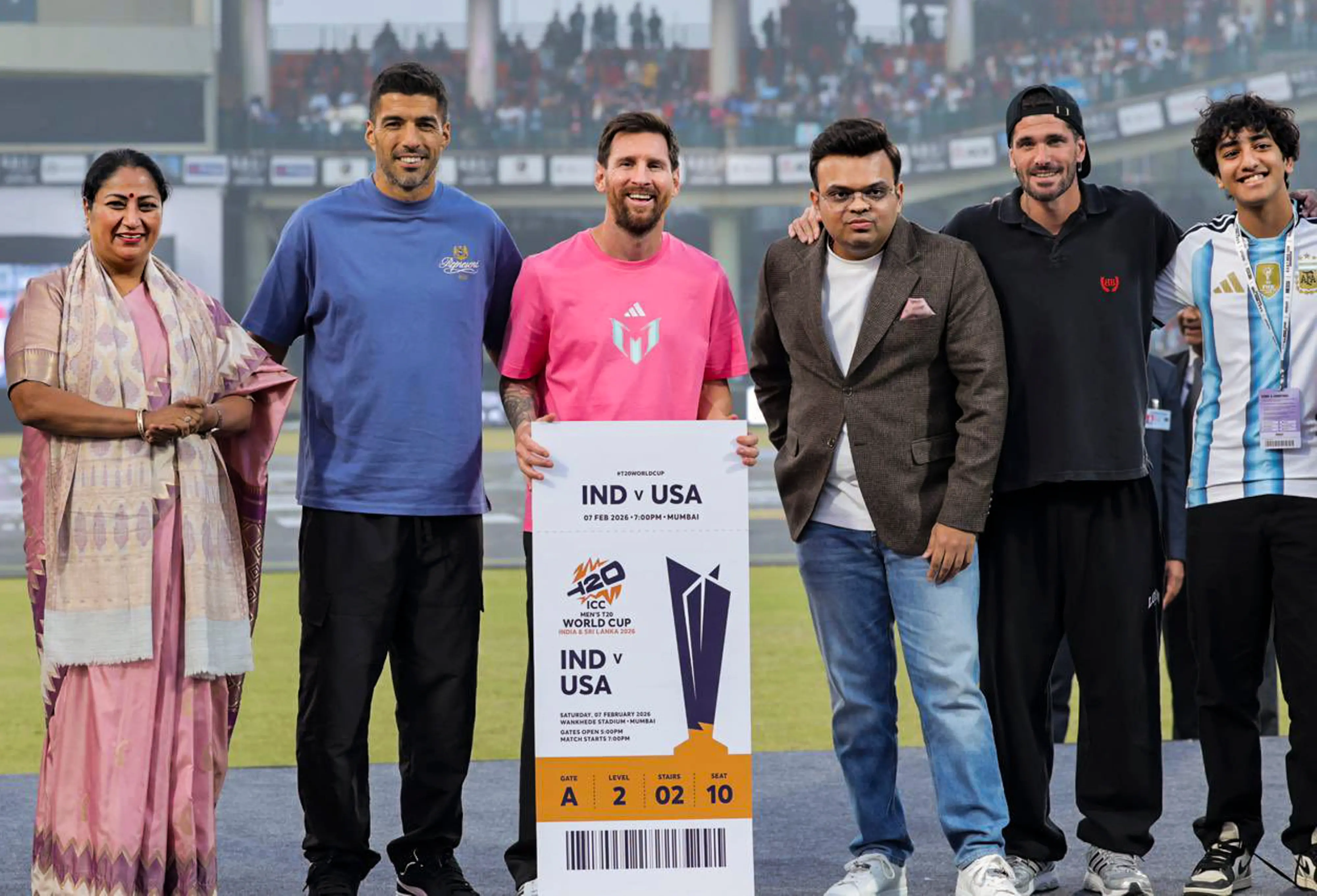 Delhi Chief Minister Rekha Gupta with Uruguayan footballer Luis Suarez, Argentine footballer Lionel Messi, ICC Chairman Jay Shah and Argentine footballer Rodrigo De Paul during the 'GOAT India Tour 2025' at Arun Jaitley Stadium in New Delhi | Photo: PTI