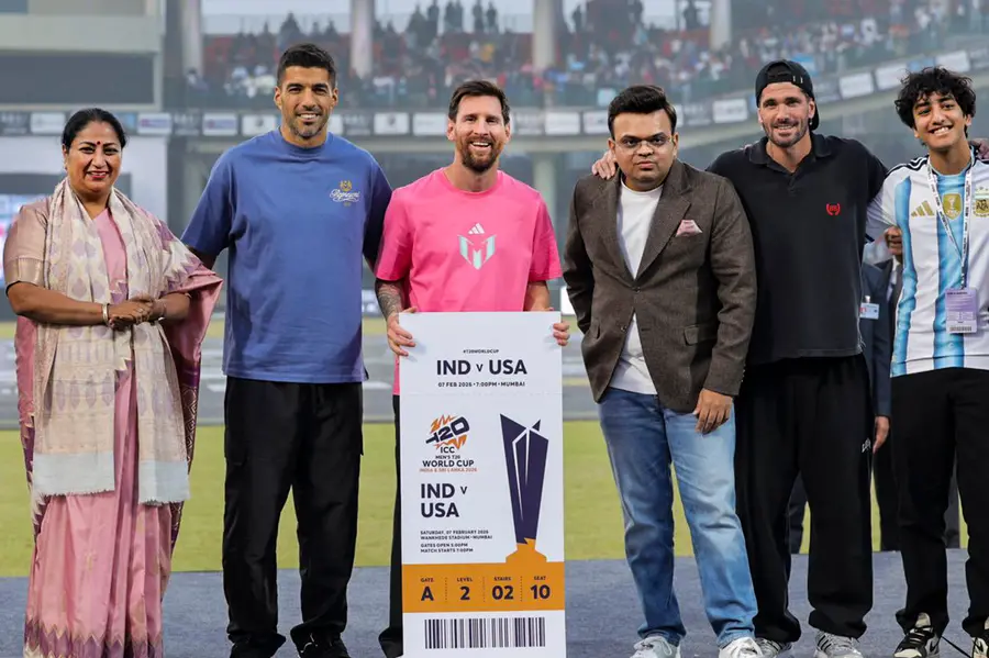 Delhi pollution sparks ‘AQI’ chants toward CM Rekha Gupta during Messi's G.O.A.T India Tour | VIDEO