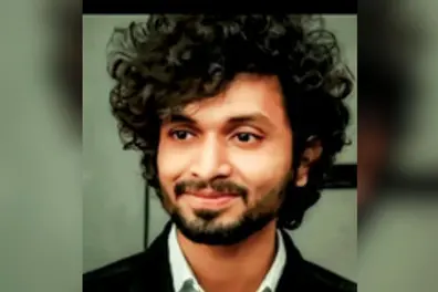Digital fraud: Bigg Boss star Blesslee arrested from TVM International Airport