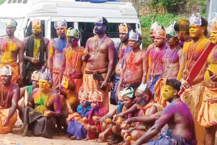 ഹൈക്കോടതി നിരോധിച്ചിട്ടും എരുമേലിയിൽ രാസസിന്ദൂരം സുലഭം; ഒറ്റ ദിവസം പിടിച്ചെടുത്തത് 900-ൽപരം പാക്കറ്റ്