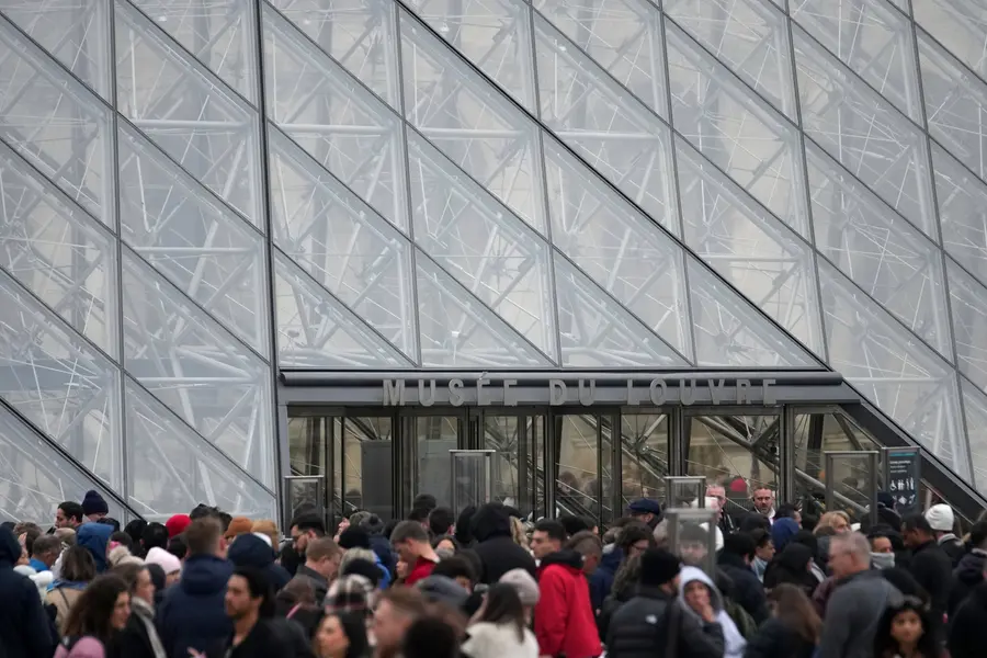 Louvre workers set to decide on strike extension as security scrutiny intensifies