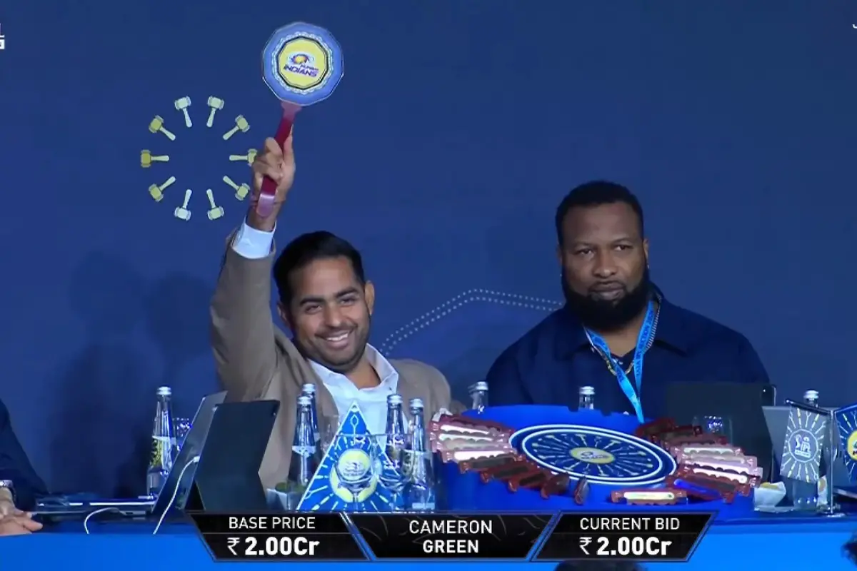 Akash Ambani biding for Cameroon Green with 2.75cr purse