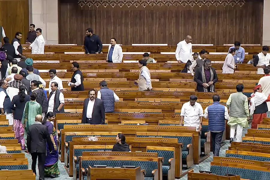 ആണവോര്ജബില് ലോക്സഭ പാസാക്കി; നഷ്ടപരിഹാരബാധ്യത ഒഴിവാക്കിയതിനെതിരേ പ്രതിപക്ഷം, ഇറങ്ങിപ്പോയി