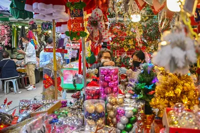 Christmas orders fall for Kashmir artisans amid US trade curbs