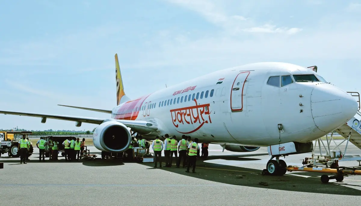 എയർഇന്ത്യ എക്സ്പ്രസ് വിമാനം കൊച്ചിയിലിറക്കിയപ്പോൾ | Photo: special arrangement