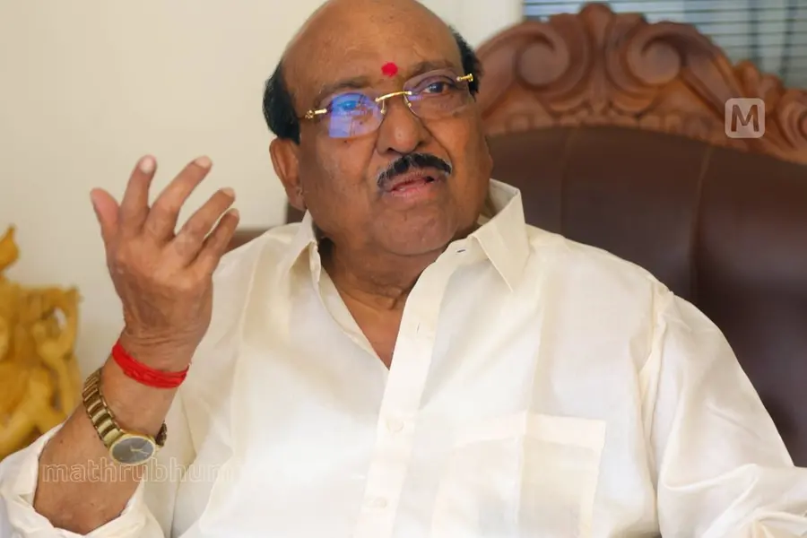 ‘ഉമ്മൻചാണ്ടിയുടെ കാലത്ത് ജനാധിപത്യത്തെ കശാപ്പുചെയ്തു; UDF ലീഗിന്റെ അടിമ, 2026-ലും പിണറായി സർക്കാർ’