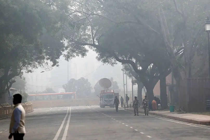ഡൽഹിയിൽ മൂടൽമഞ്ഞ് കനക്കുന്നു: വിമാന സർവീസുകൾ റദ്ദാക്കി, ഓറഞ്ച് അലർട്ട്