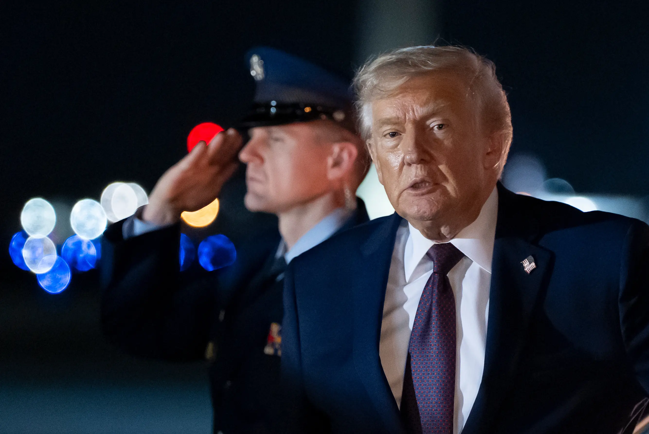 President Donald Trump arrives on Air Force One at Palm Beach International Airport, Saturday, Dec. 20, 2025, in West Palm Beach, Fla.| Photo: AP