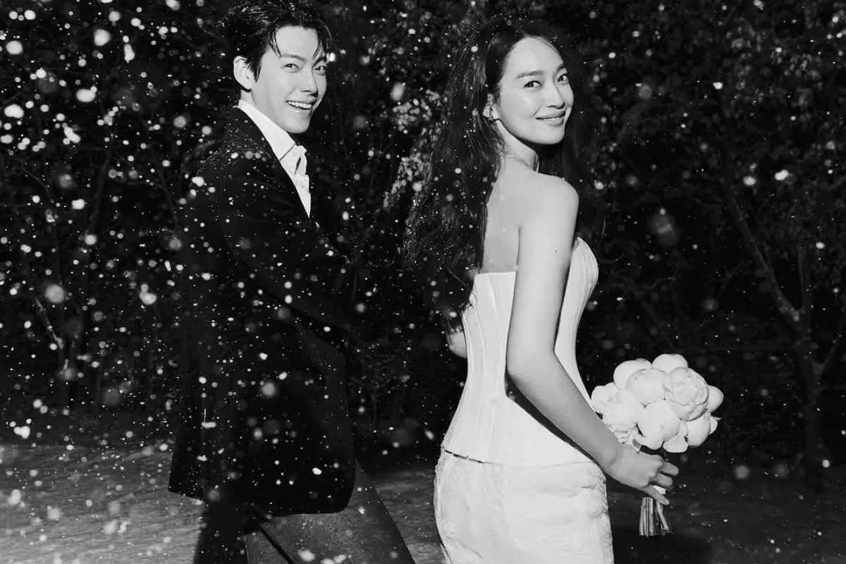 Kim Woo Bin and Shin Min Ah | Photo: Instagram/ament_official