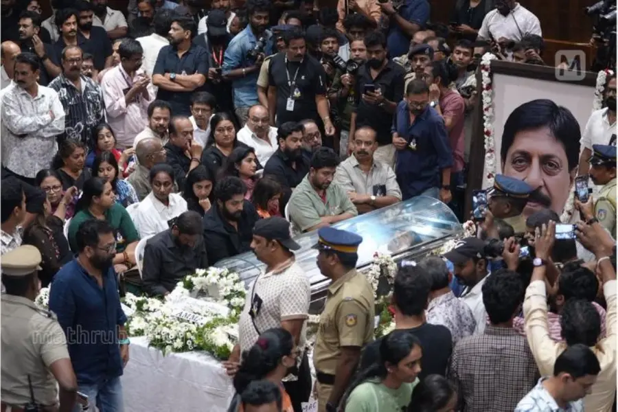 Thousands bid farewell to veteran actor and filmmaker Sreenivasan; cremation at 10 am tomorrow