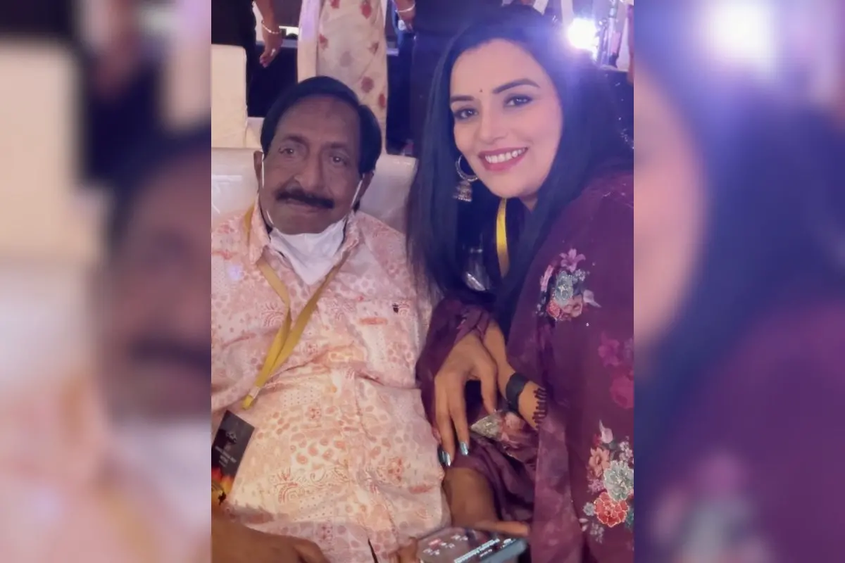 Shwetha Menon with Sreenivasan | Photo: FB/Shwetha Menon