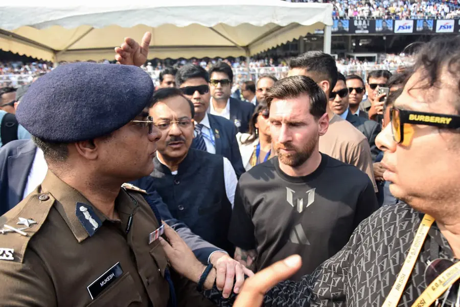 തൊടുന്നതോ കെട്ടിപ്പിടിക്കുന്നതോ മെസ്സിക്ക് ഇഷ്ടമല്ലായിരുന്നു,പരിപാടി താറുമാറാക്കിയത് ഒരു ഉന്നതൻ–ദത്ത