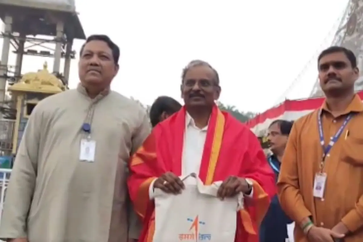 ISRO Chairman offering prayers at Tirupati temple (Screengrab: X/PTI)